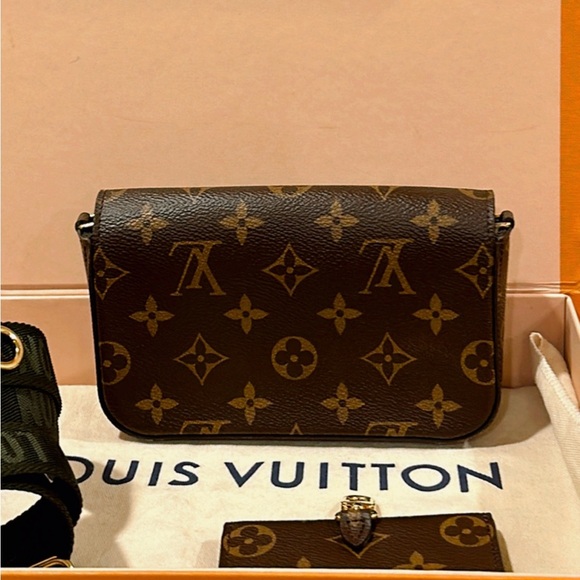 💯%  Authentic Louis Vuitton Félicie Strap & Go✨ - Picture 6 of 14